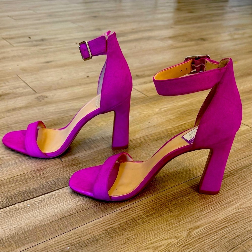 Vince Camuto Block Heel Sandals – Fuchsia Pink – Size 9M – Used Once with Tag